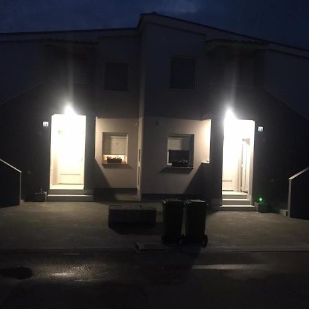 Petra Vir Exterior foto